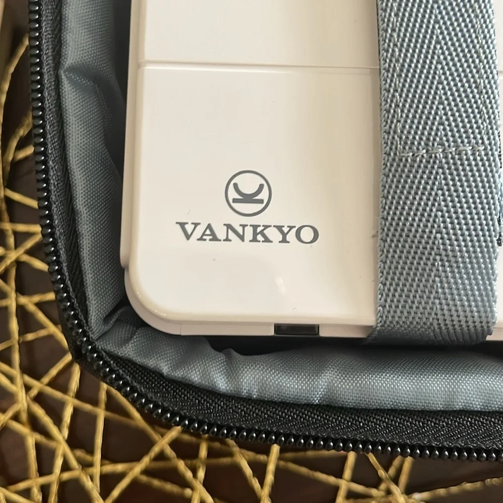 Vankyo projector with remote and case Leisure 3 never used. Brand new!